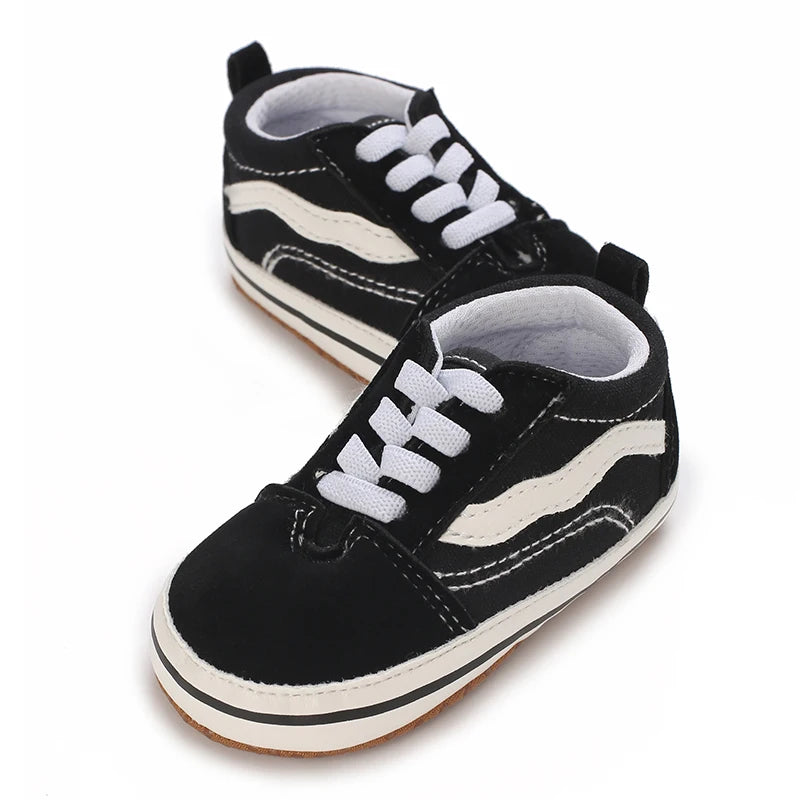 Trendy Canvas Sneakers for Kids – Easy & Lightweight Fit