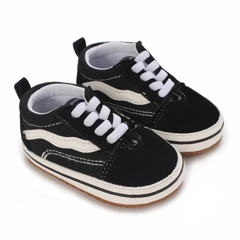 Trendy Canvas Sneakers for Kids – Easy & Lightweight Fit