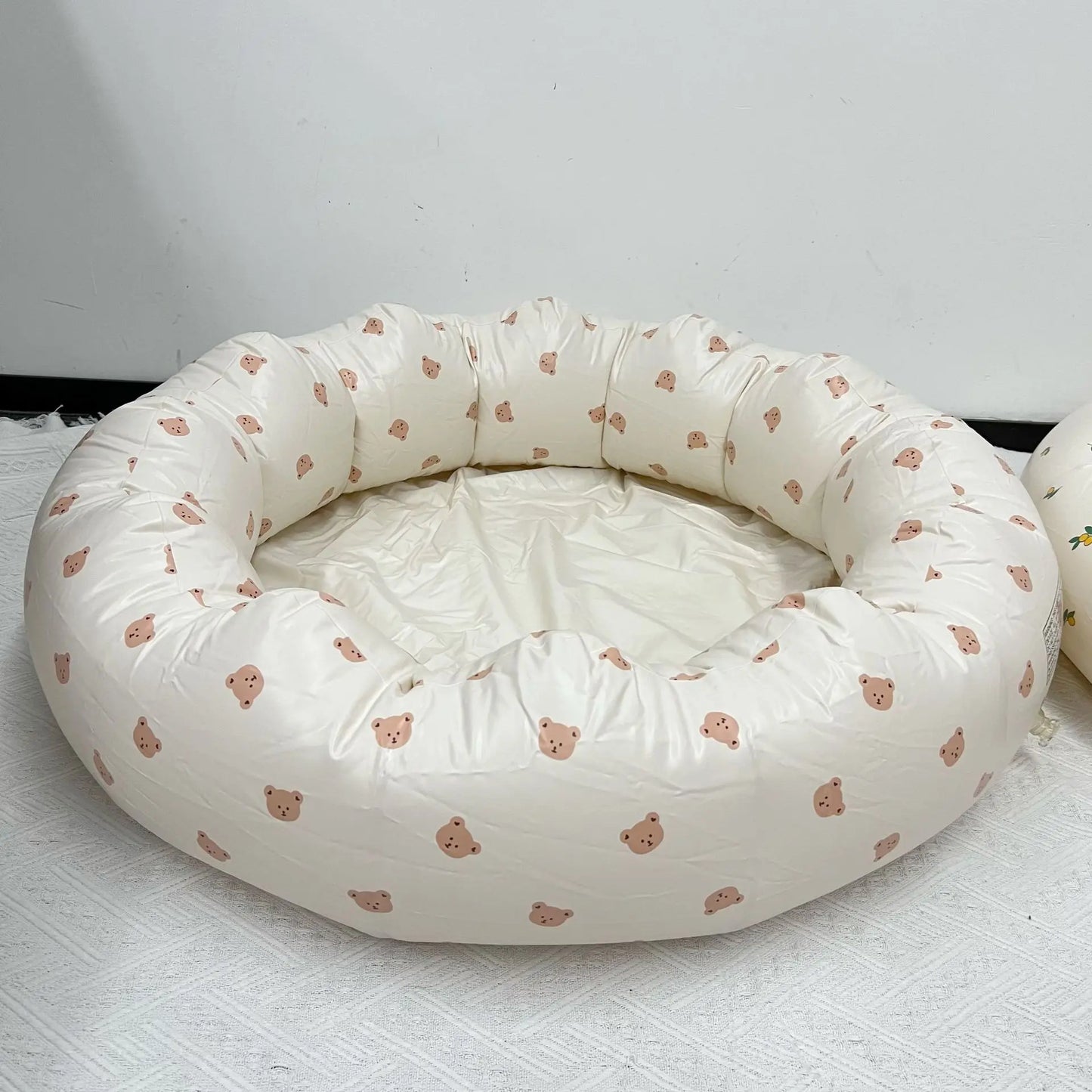 Cute Inflatable Baby Bathtub with Headrest & Stopper