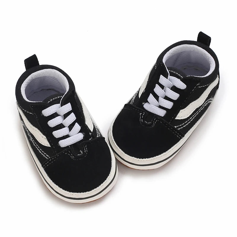 Trendy Canvas Sneakers for Kids – Easy & Lightweight Fit