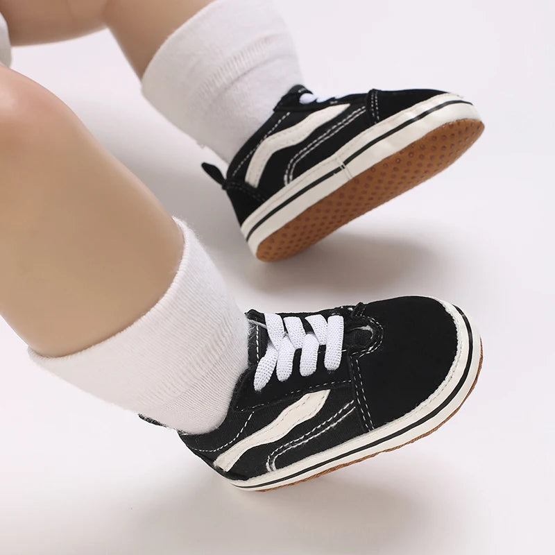 Trendy Canvas Sneakers for Kids – Easy & Lightweight Fit